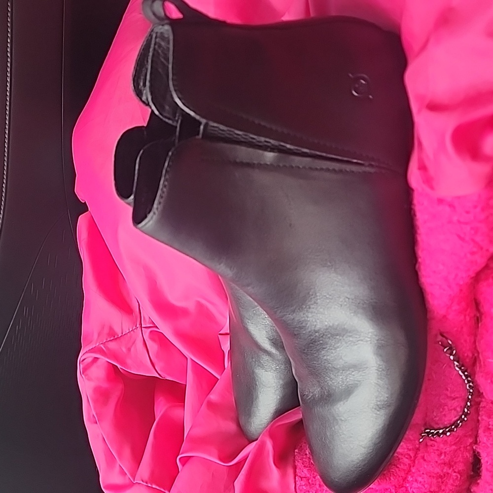 Born Women's black leather ankle booties. Size 8.5